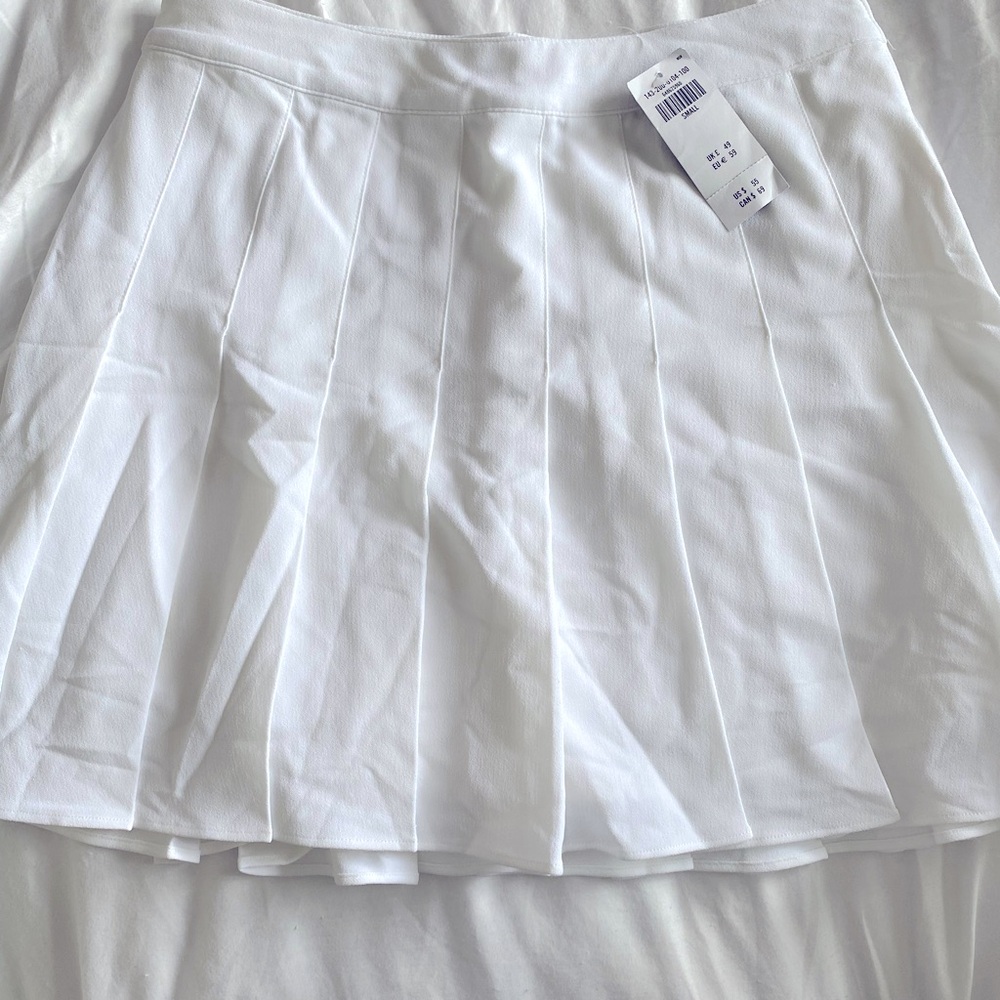 Abercrombie and Fitch nwt white tennis skort size small